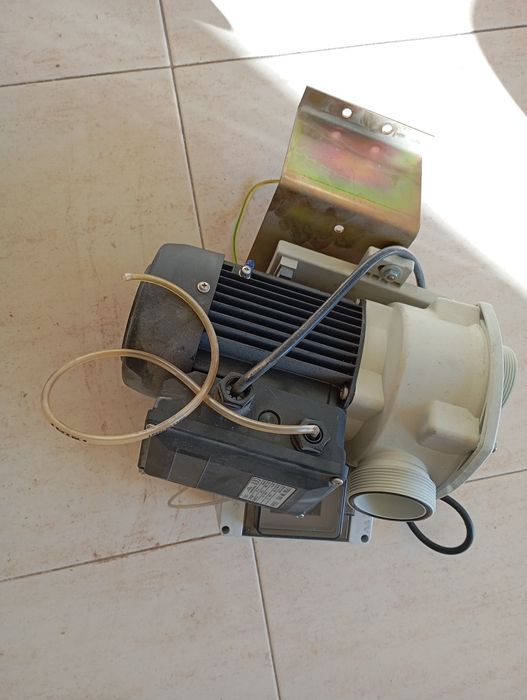 Motor eléctrico ou Bomba de água