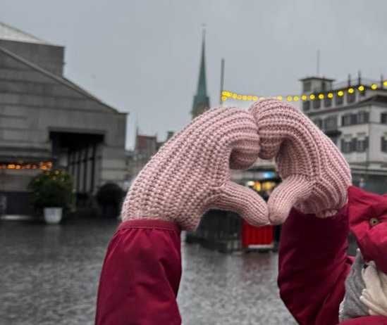 Różowe, ciepłe, dziergane rękawiczki z jednym palcem