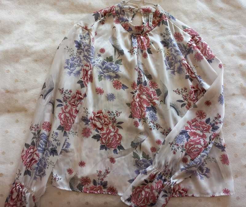 Camisa Stradivarius com mangas abaloadas