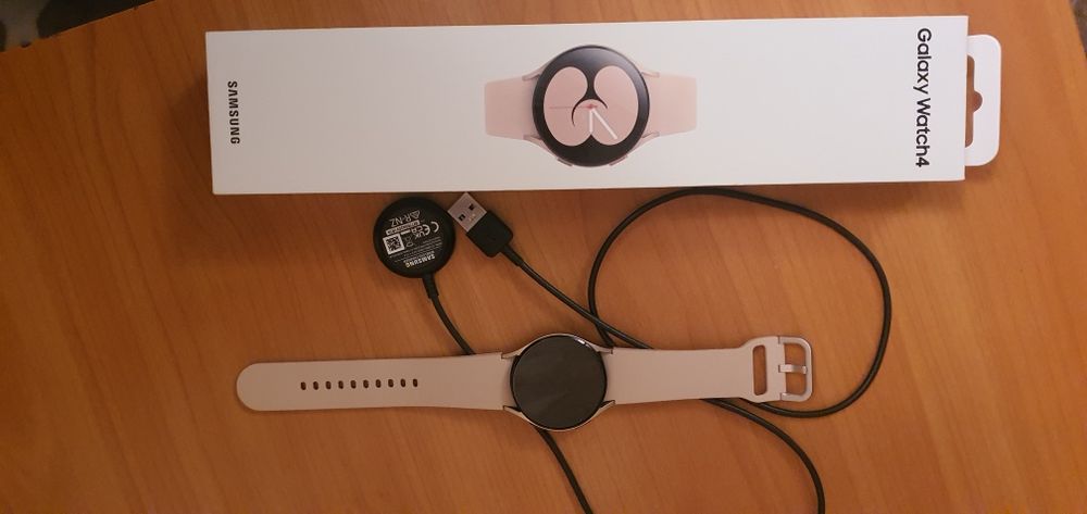 Samsung galaxy watch4 в идеальном состоянии
