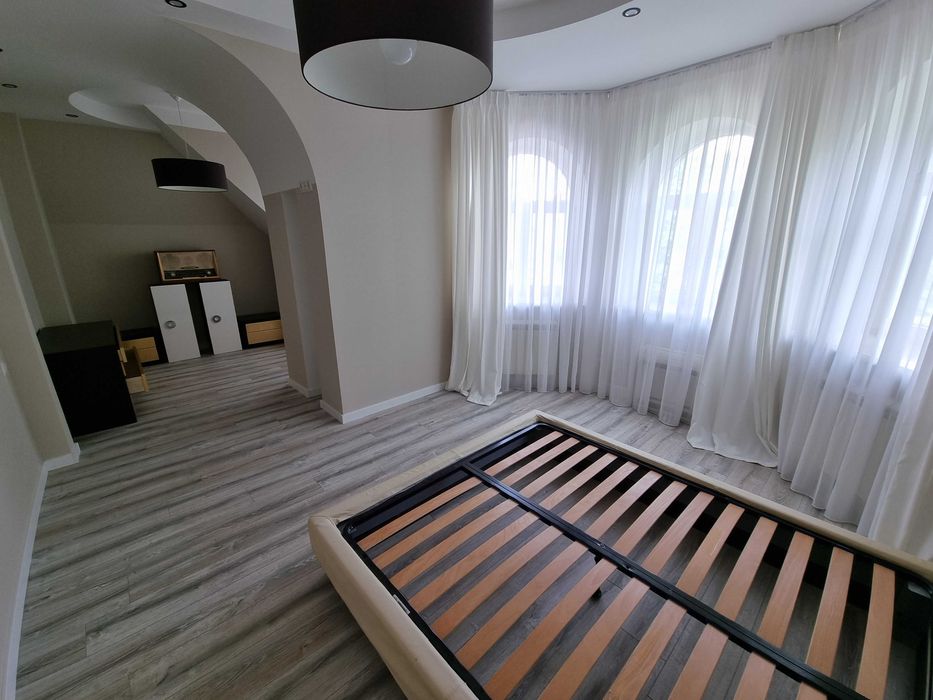 Продаж будинку в центрі, 467 кв.м. Представник власника.