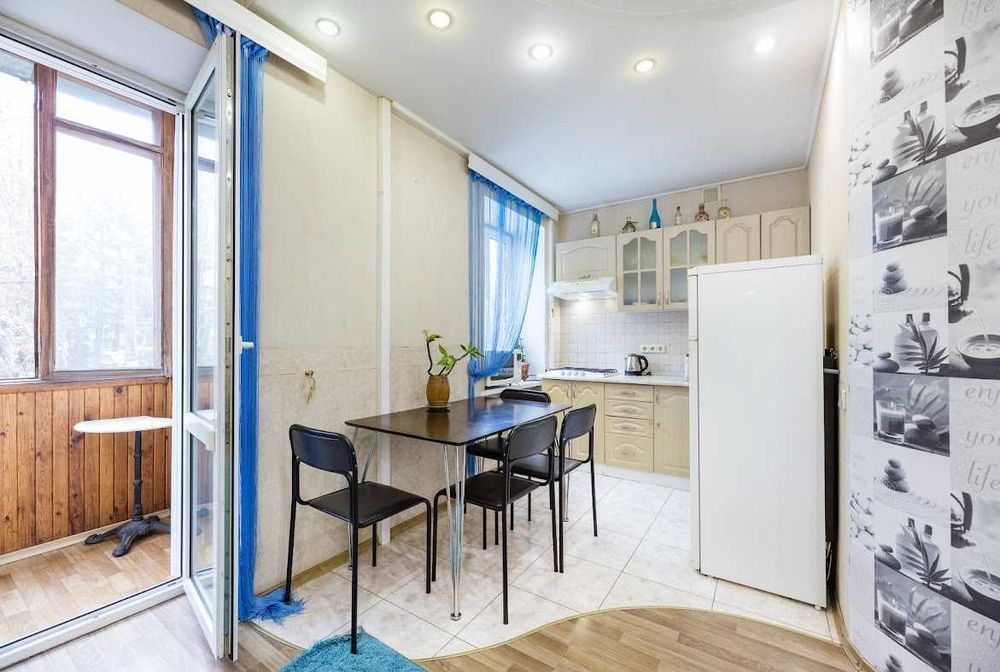 2к Центр Госпітальна Бессарабка Гулівер Арена Парус  квартира подобово