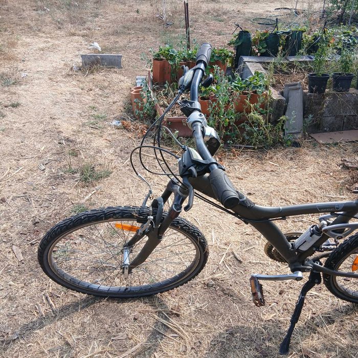 Bicicleta em segunda mão para aproveitamento de peças