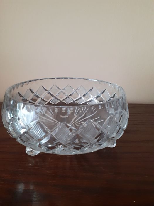 Kryształowa  bombonierka na trzech nóżkach z czasów PRL