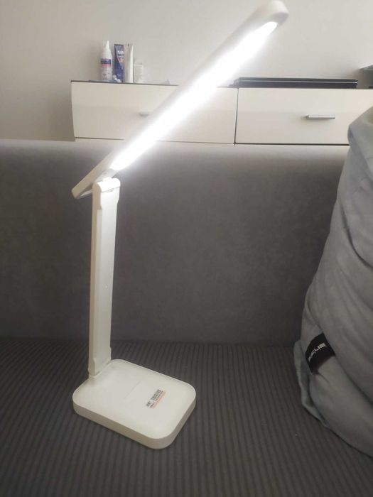 Lampka biurkowa LED