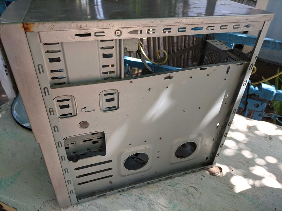 Корпус системного блока (без боковх кришок, Б\В) + CD-RW Rom