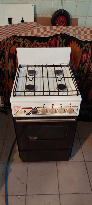 Продам газовую плиту