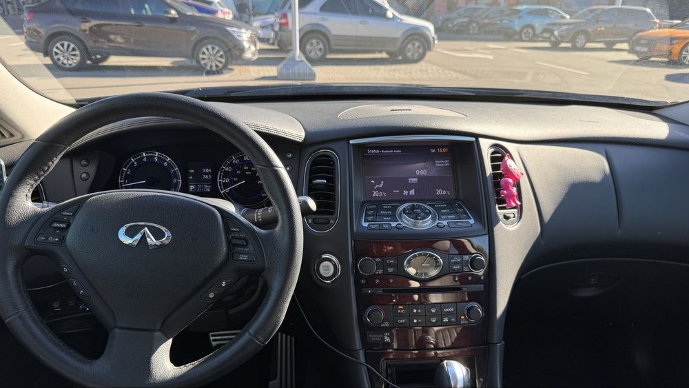 Продам Infinity QX50