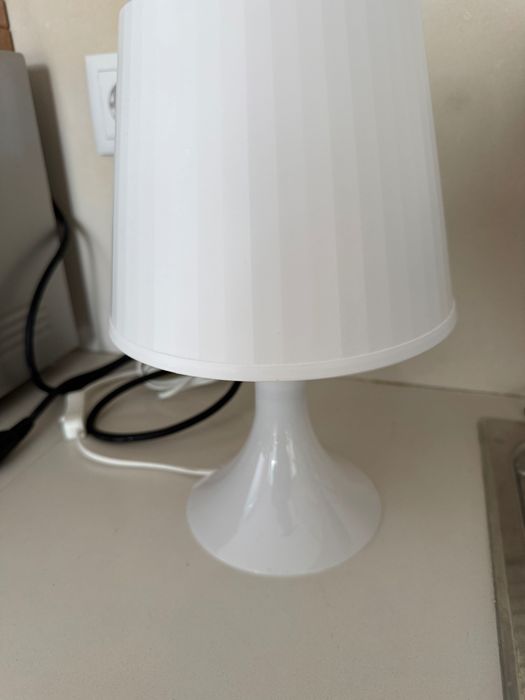 Candeeiro branco Ikea com lâmpada