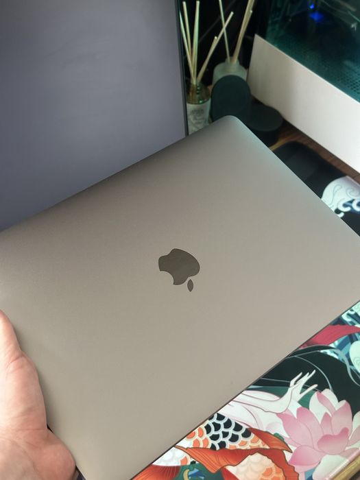 Macbook pro 2019 i7 16 512