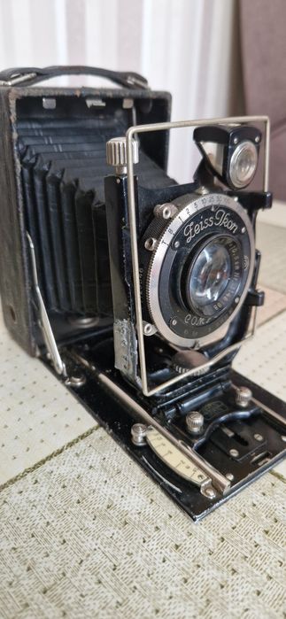 Фотоапарат Zeiss Ikon.