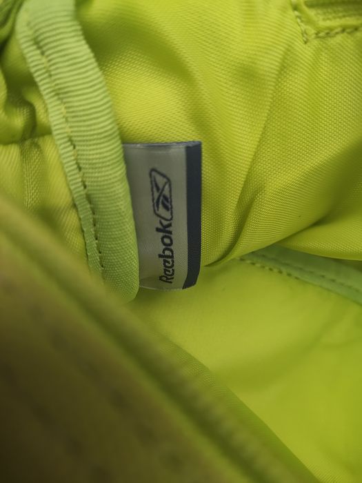 Neonowa groszkowa torebka Reebok