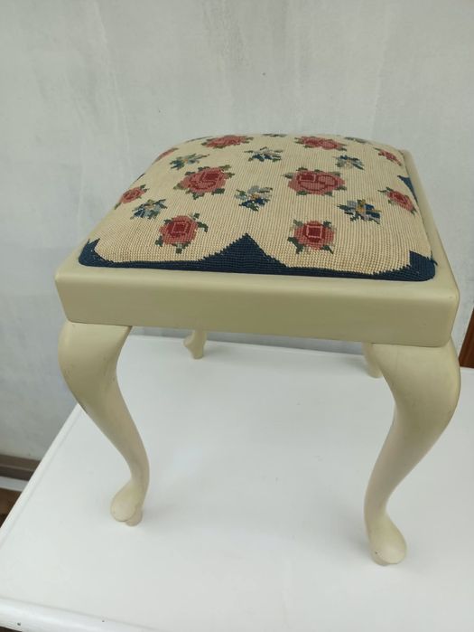 Taboret podnóżek giete nogi Retro, Antyki