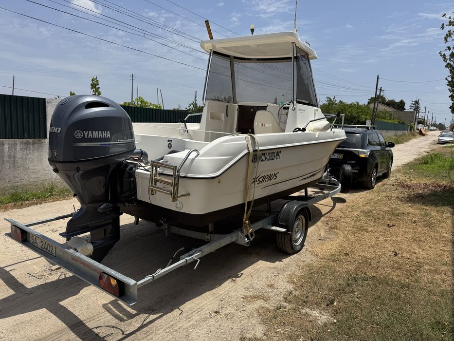 Barco motorizado semi novo
