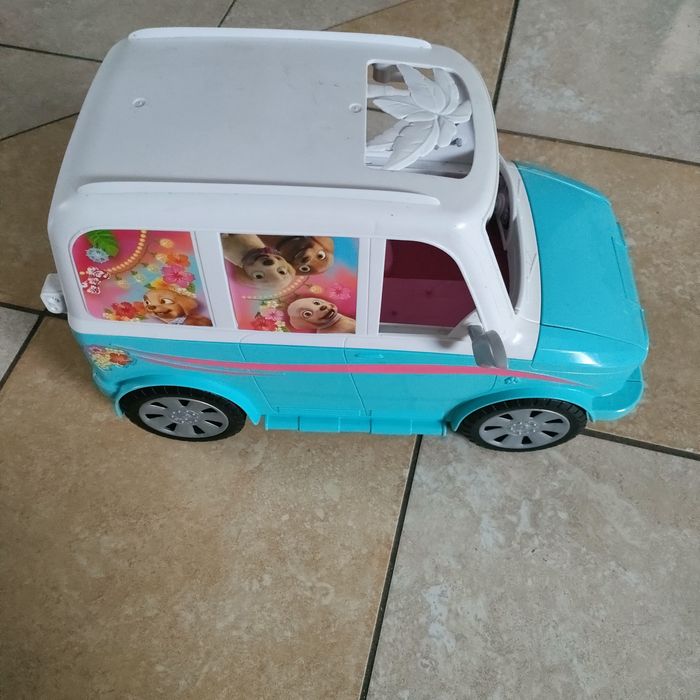 Kamper Barbie i piesków
