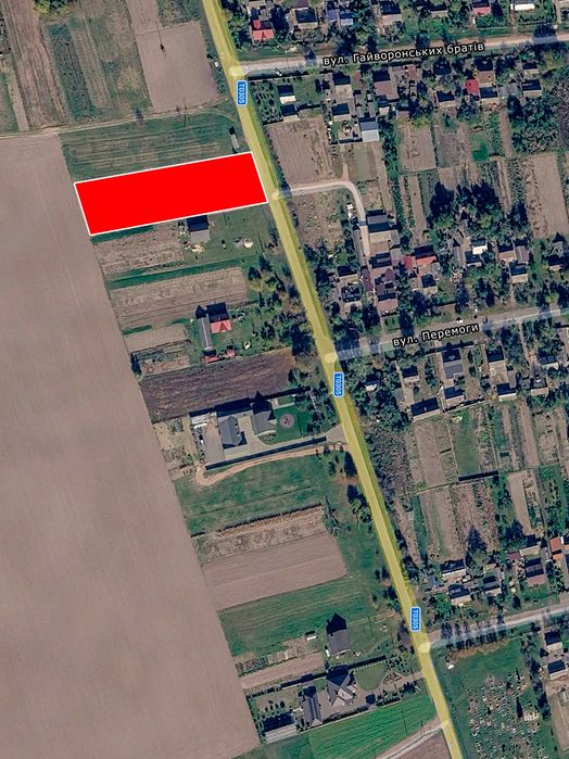 Земельна ділянка в зручному місці по вул. Поромівська