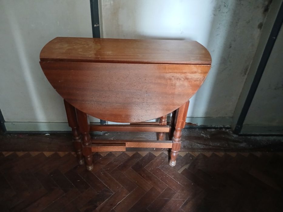 Mesa de madeira massiva dobrável
