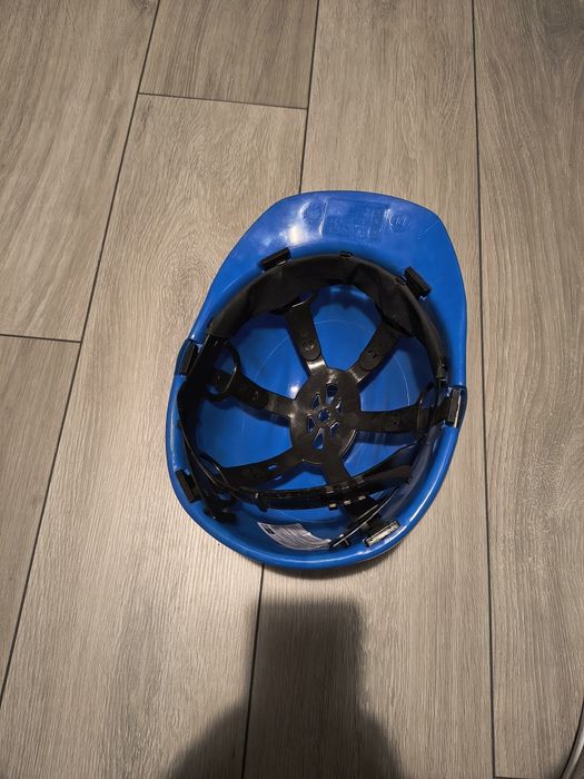 Kask ochronny  dla osoby dorosłej stan bdb