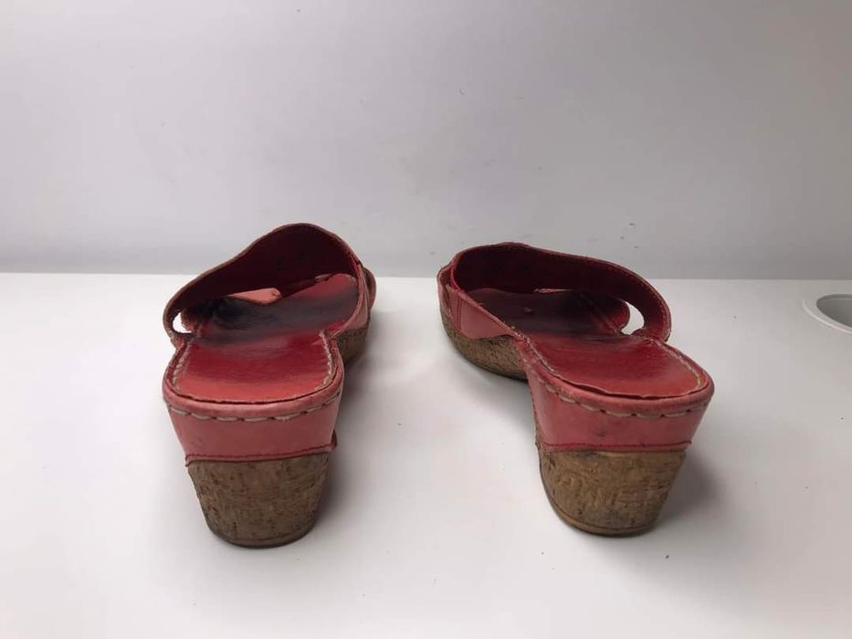 Klapki skorzane Tamaris  Rozmiar 39