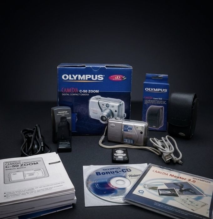 Olympus Camedia C-50 Zoom com bolsa de pele Camedia Case 50Z, de 2003