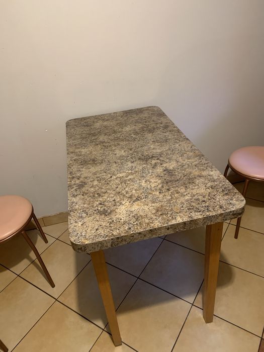 Stół drewiany z szufladą 105x58cm