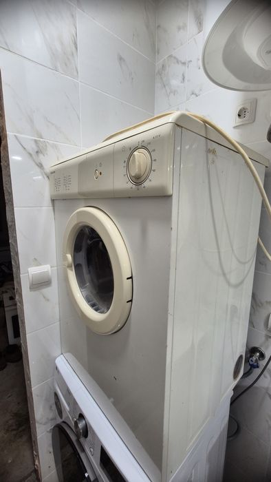 Máquina de Secar Ariston