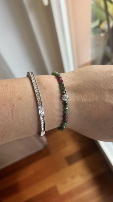 Bransoletka z kamieni naturalnych zoisyt z rubinem , muszelka