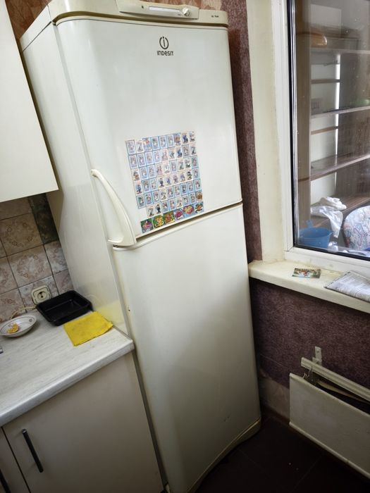 холодильник indesit продам