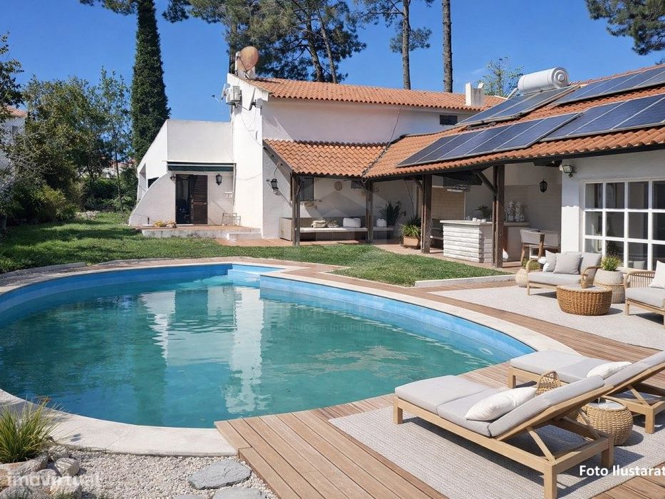 Moradia de Tradicional com Piscina em Lote de 2135 m² - Cotovia