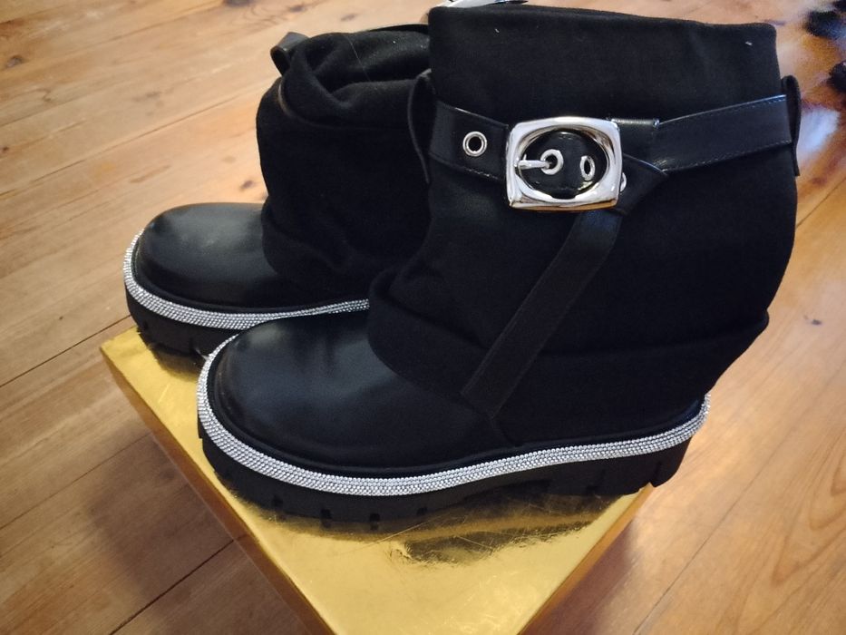 Workery czarne zdobione