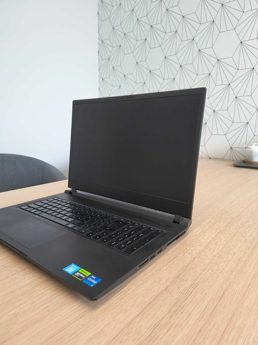 Laptop gamingowy 17 cali RTX 4070 AORUS 17