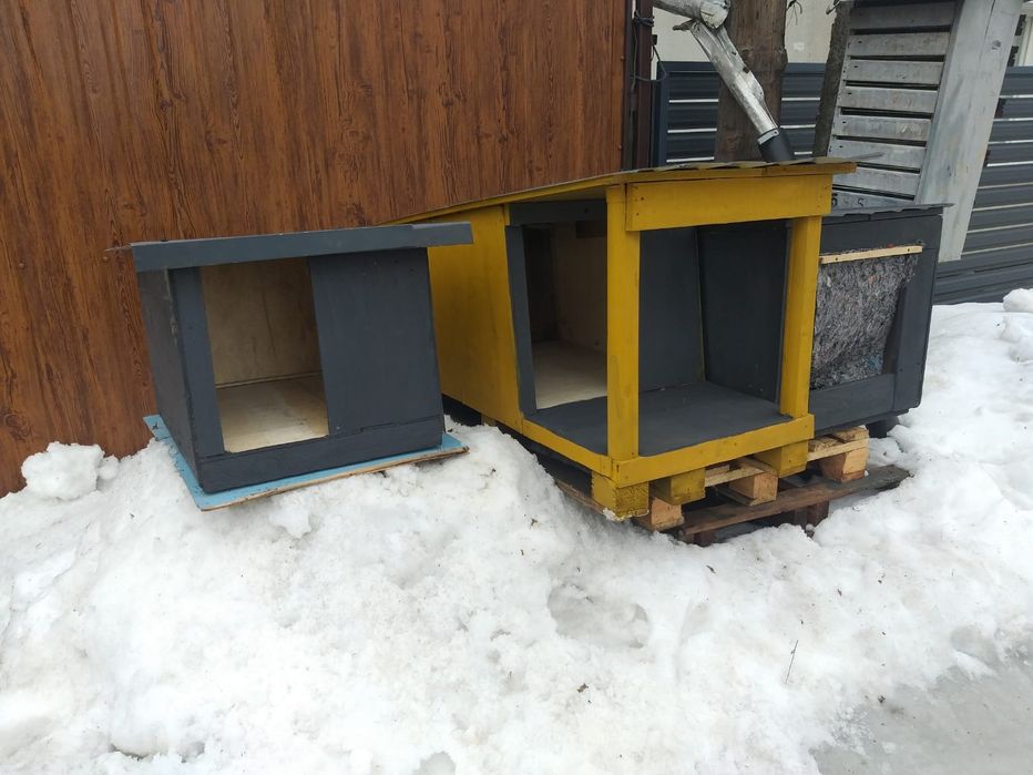 Продам собачі будки .Велика буда 1500гр.