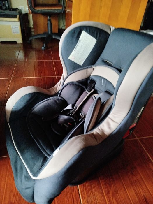 Cadeira de bebê de automóvel