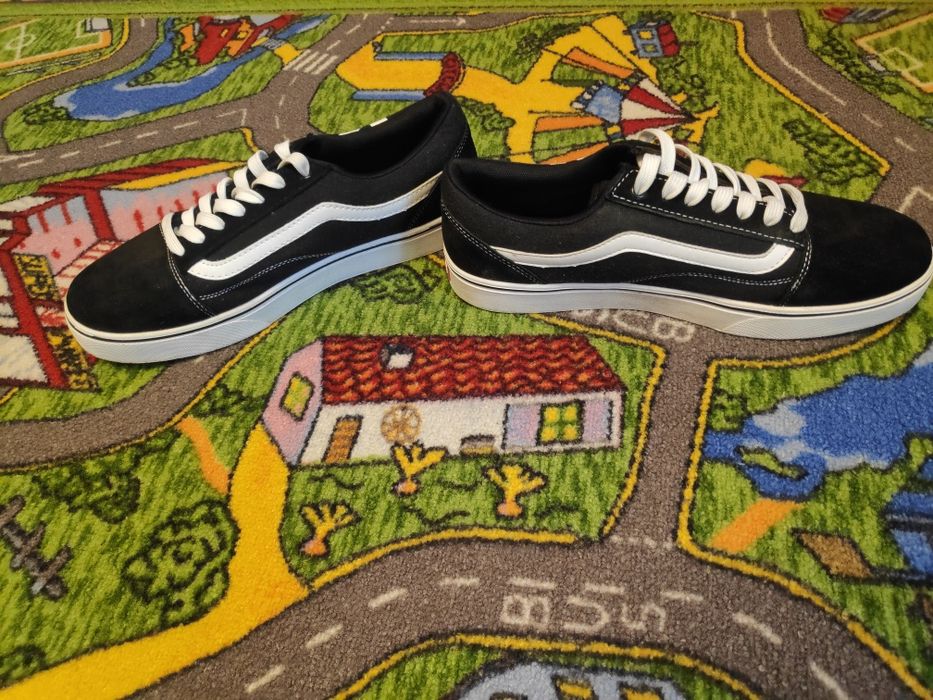 Продаю кеди Vans