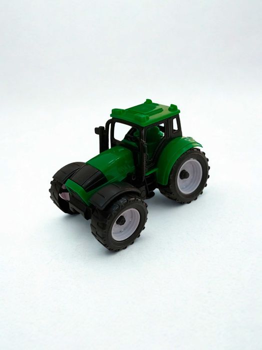 Trator verde de brinquedo