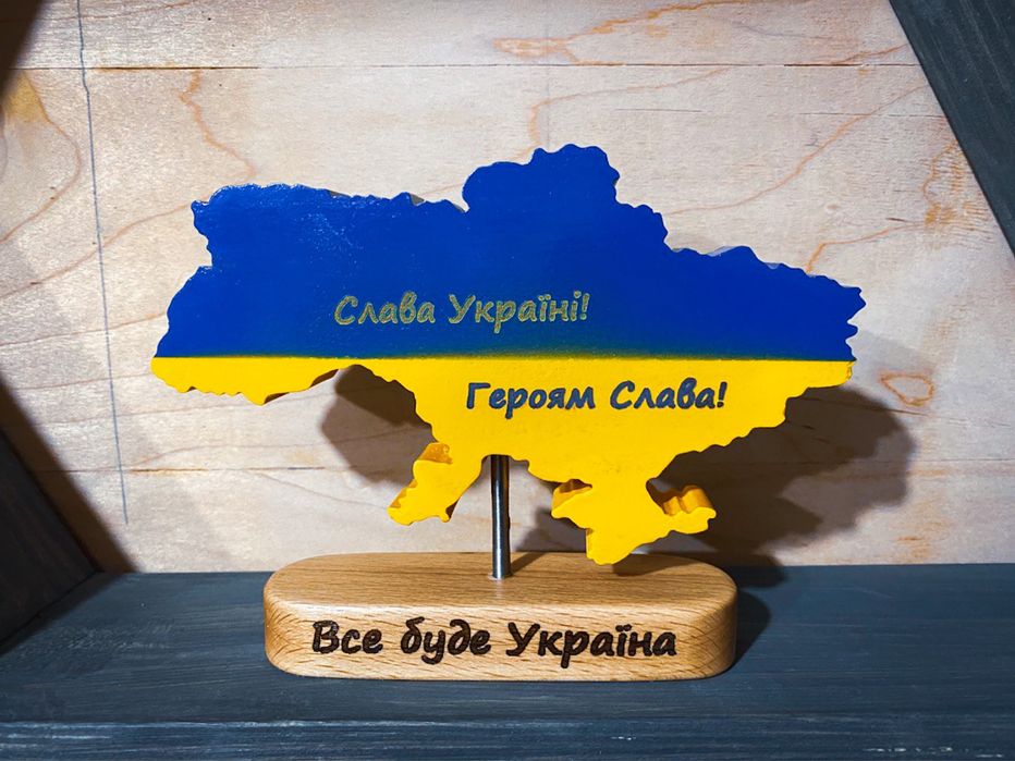 Дерев'яний сувенір з буку (карта України)