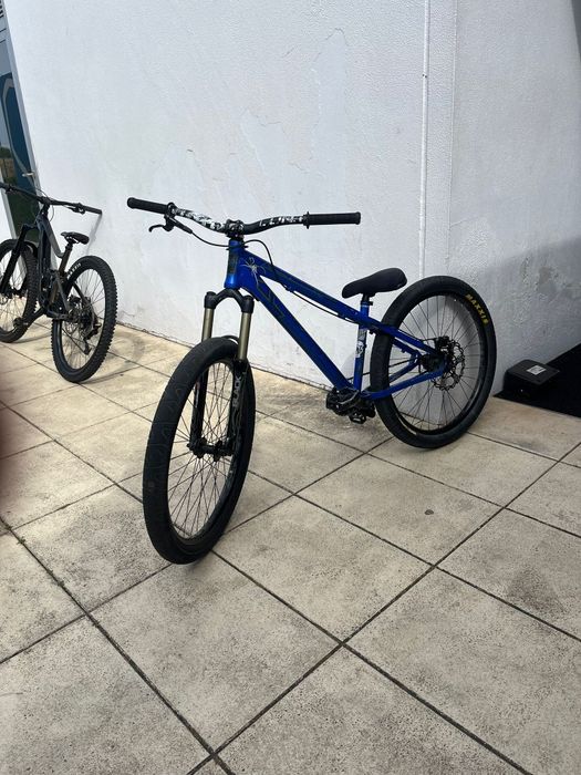 Dirt jump ou bike de grau/wheling