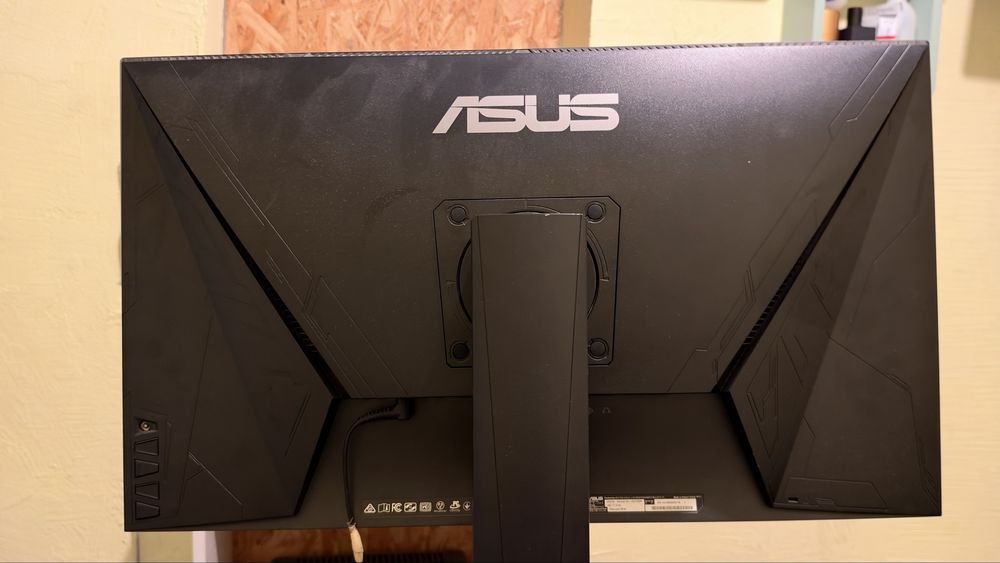 ASUS VG278QR 27” 165 Hz.