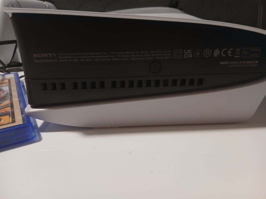 PlayStation 5 Standard (Com Leitor) + 2 Comandos + GTA V