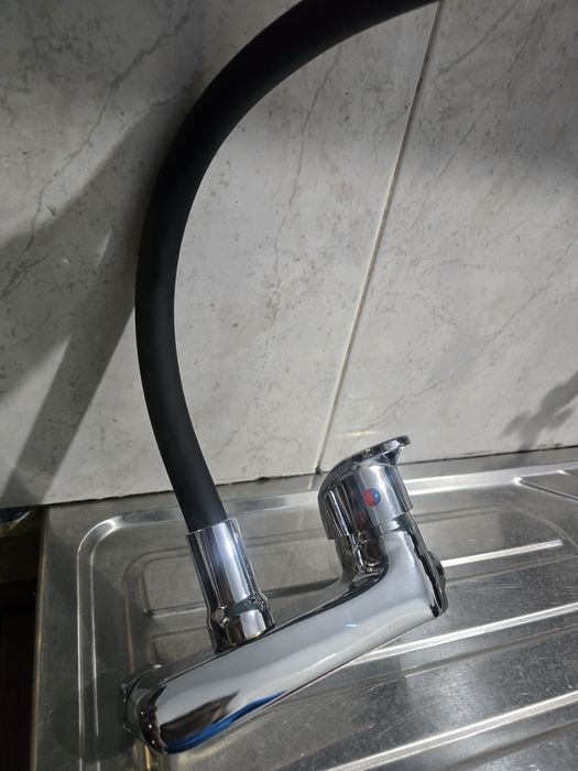 Torneira de cozinha a estrear nova na caixa