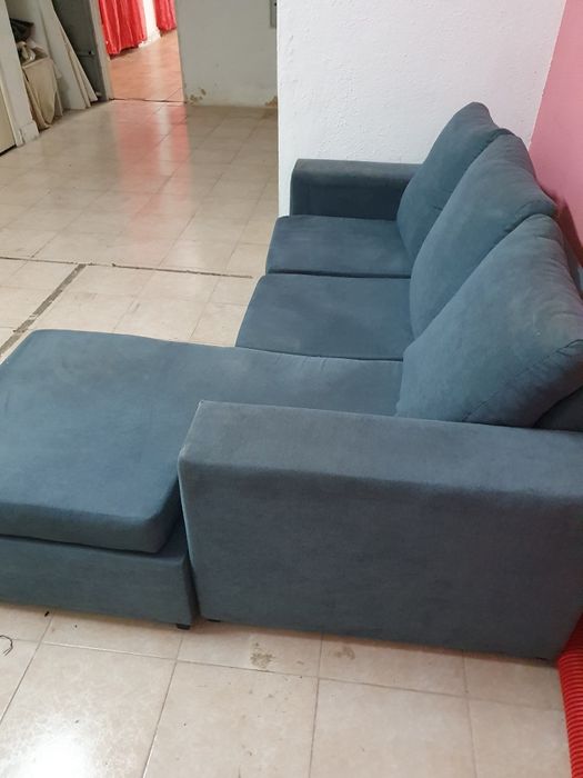 Sofá azul três praças
