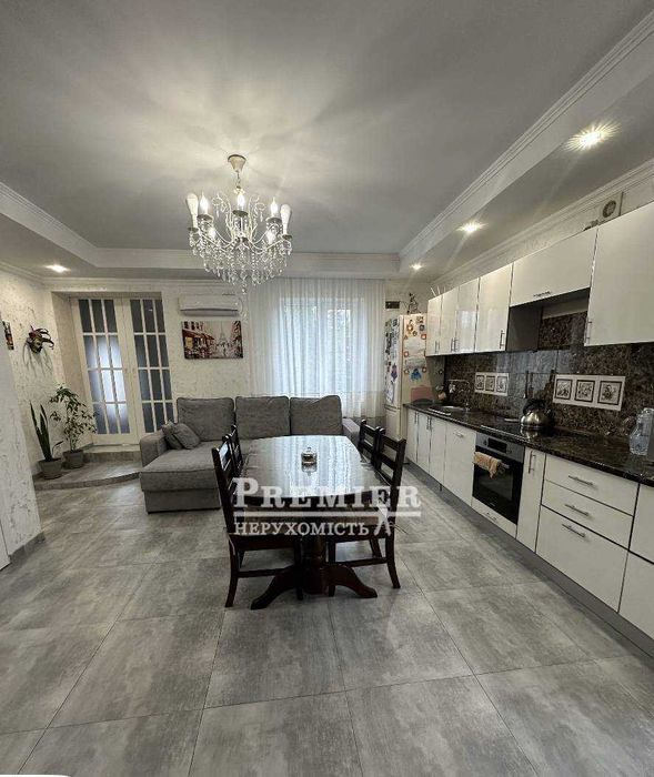 Продам сучасний будинок 110 кв.м з авторським ремонтом