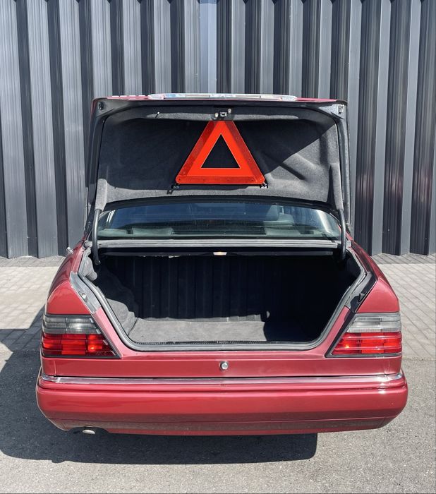 Mercedes-Benz E 200 — fotografia 5