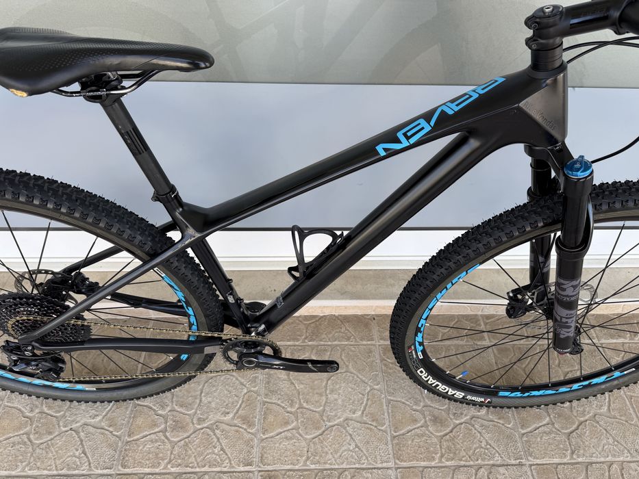 Bicicleta de BTT roda 29 - carbono 12v