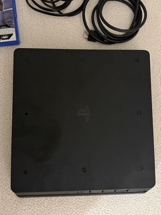 Playstation 4 1Tb com 3 jogos