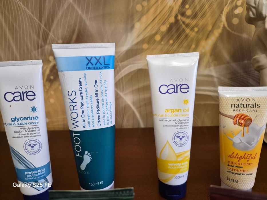 Avon kremy + gratisy