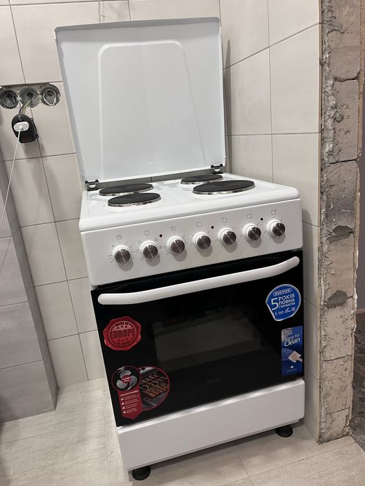 Продаю електро плиту Eleyus next