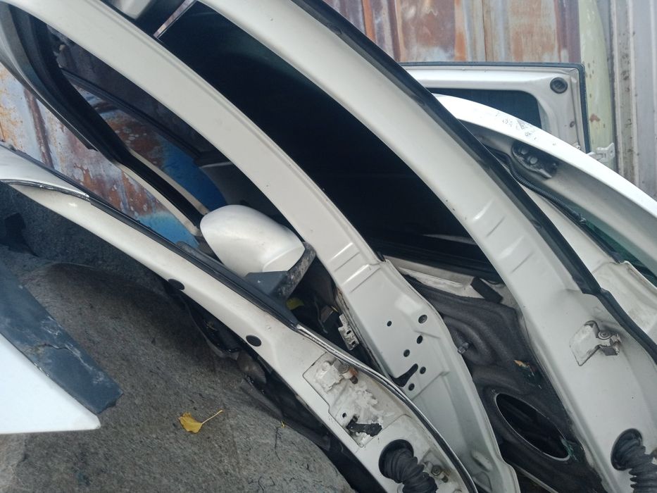 Капот,кузовные детали на Volkswagen Sharan