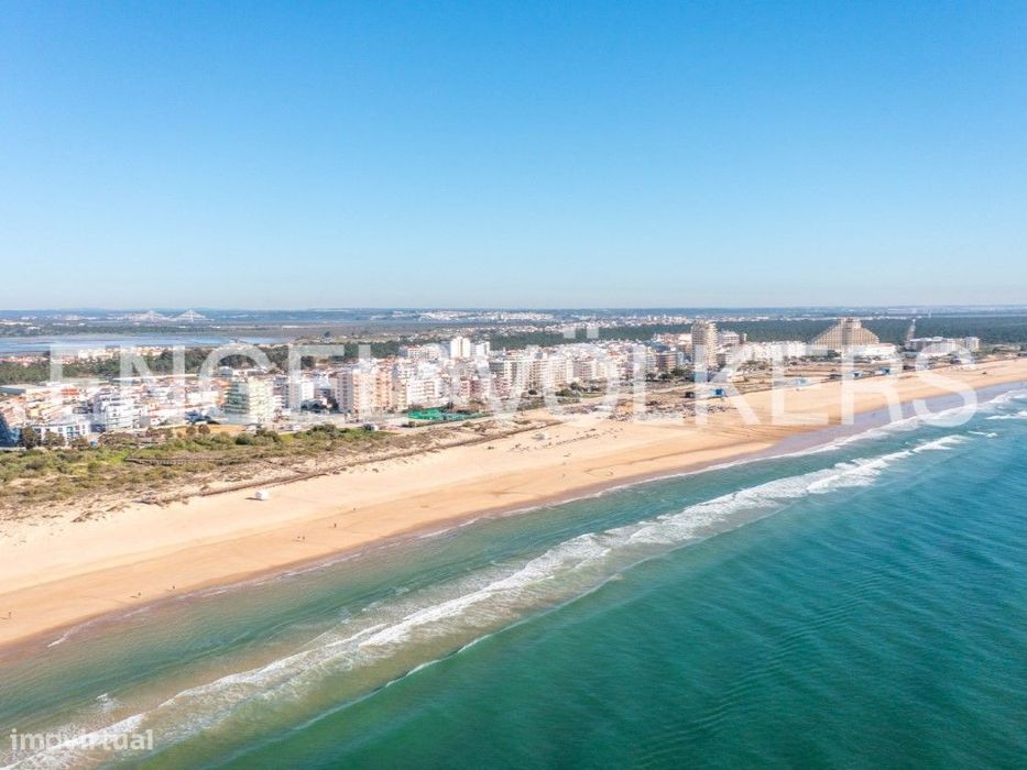 Novo Empreendimento com Piscina em Monte Gordo