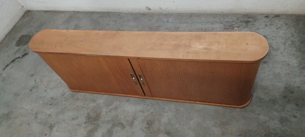 Armário de parede abertura sistema persiana